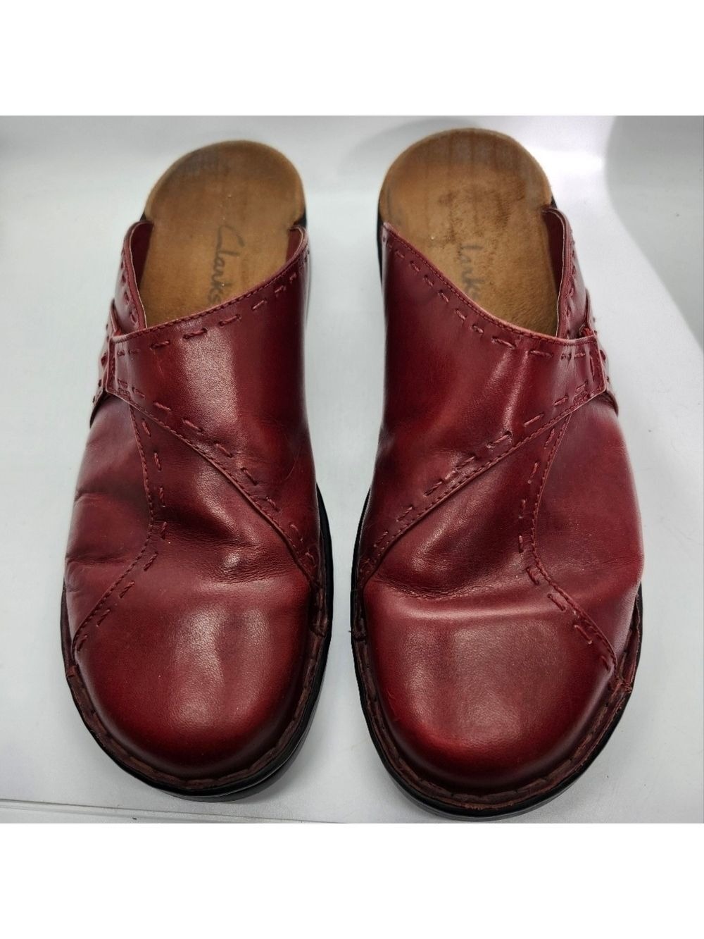 Clarks‎ Red Stiched Leather Mules Slip-Ons Sz 9M